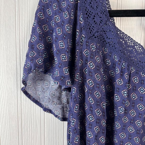 Torrid‎ Blue Short Sleeve top Size Large - Picture 5 of 6